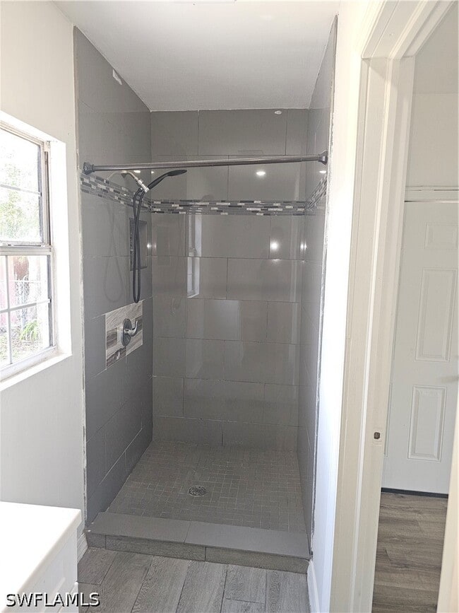 Photo - 3378 Apache St
