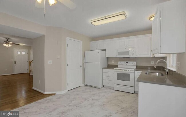 Photo - 15592 Three Otters Pl