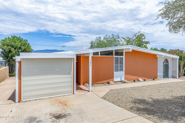 Photo - 104 N Douglas Ave