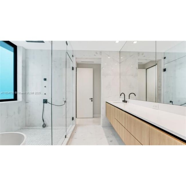 Photo - 345 W 46th St