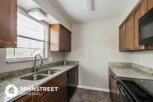Photo - 1072 Genesee Ave SE