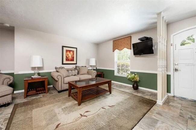 Photo - 619 E Lumsden Rd