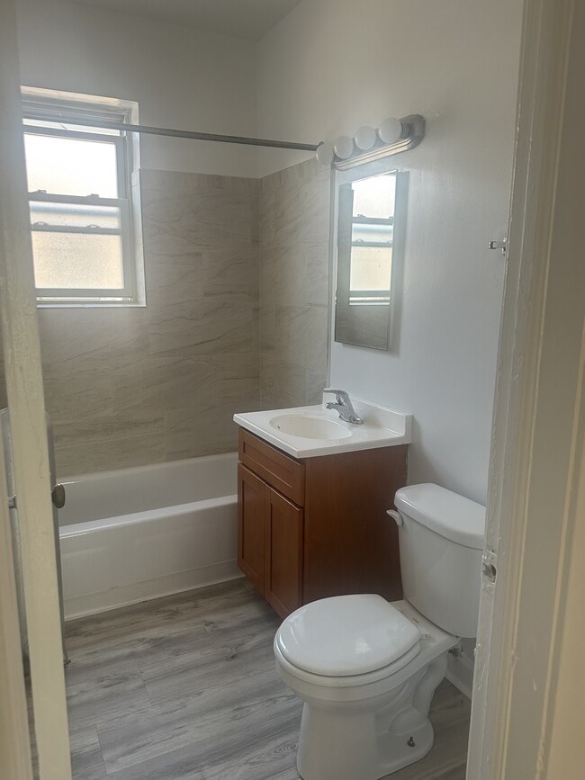 Photo - 2319 E 70th St Unidad 2319-3