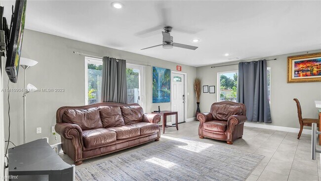 Photo - 2 br, 1 bath Duplex - 5625 Taylor St