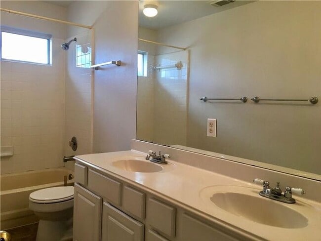 Photo - 3705 Eagles Nest St