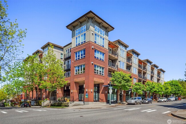 Building Photo - 1880 25th Ave NE Unit Starpoint Condominiums