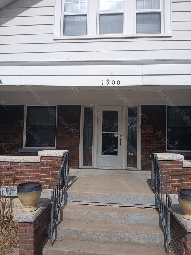 Building Photo - 1900 Grandview Blvd