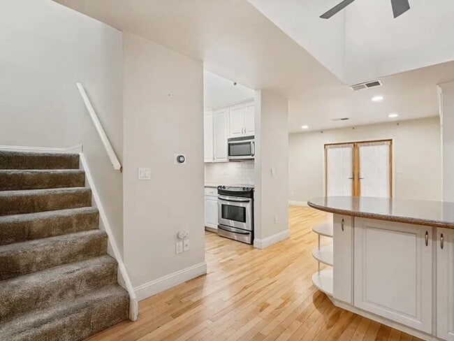 Building Photo - 966 Q St Rental