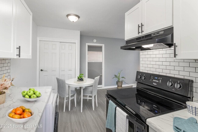 Photo - 115 Seminole Ave W Unidad 106