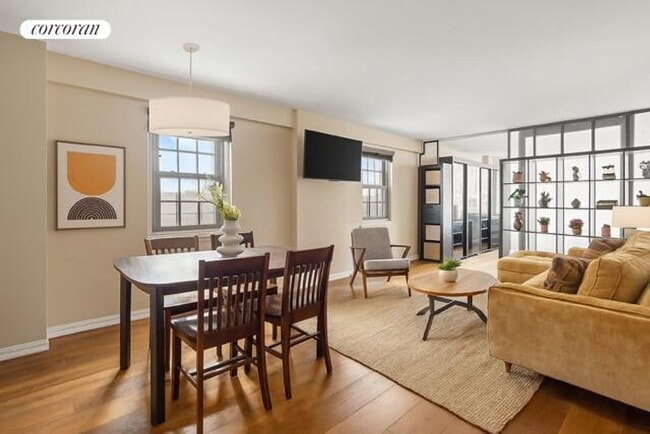 Building Photo - 333 E 14th St Rental