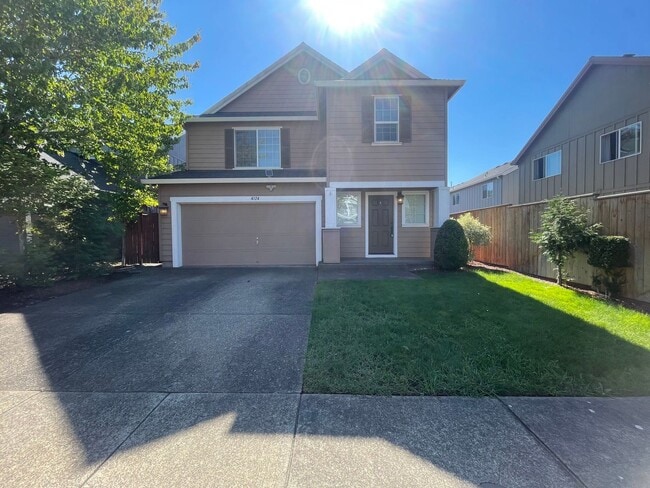 Building Photo - Gorgeous Pet Friendly Three Bedroom Home I...