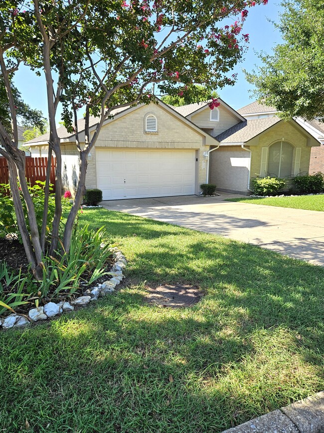 Photo - 1002 Woodview Dr