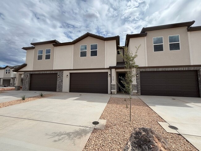 Building Photo - BRAND NEW TOWNHOME FOR RENT!