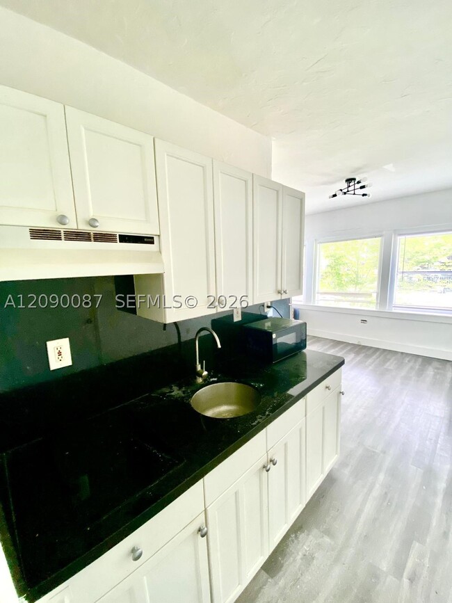 1555 Pennsylvania Ave Unit 101