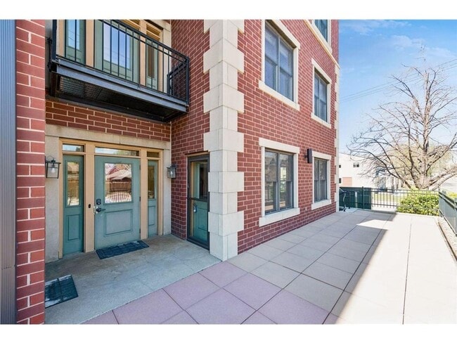 Photo - Large 2BD/2.5BA two story corner unit on Dayton Ave in St Paul!!