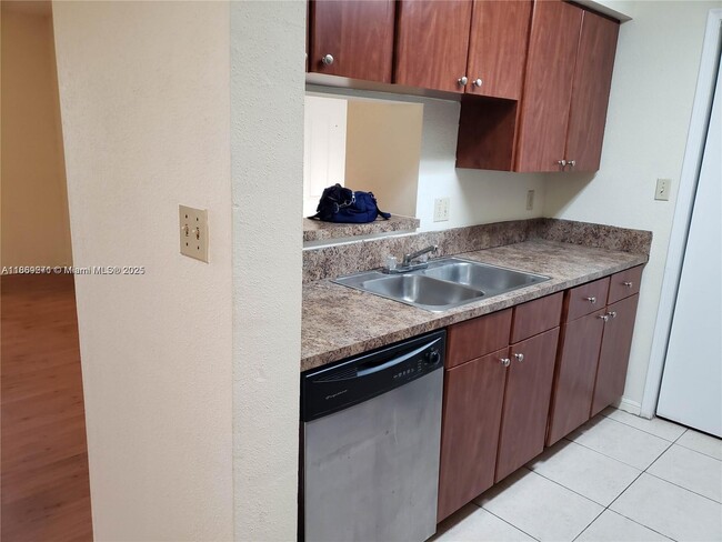 Photo - 949 Riverside Dr Unit 427