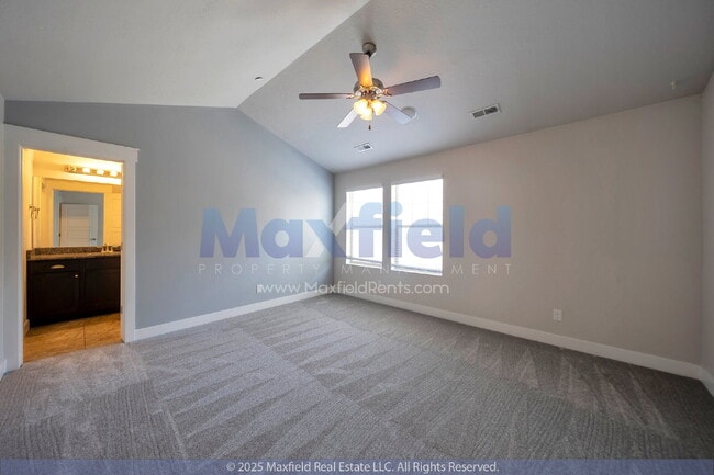 Photo - Small Pet Friendly - 3BD 2BTH 2GAR - Center Street/700 W Near TopGolf