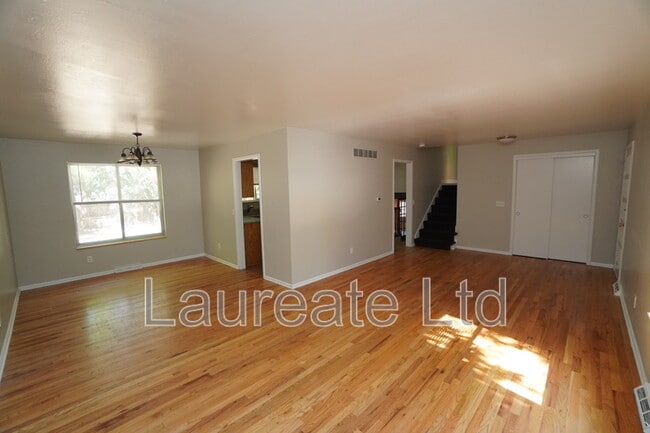 Photo - 1853 S Oakland St