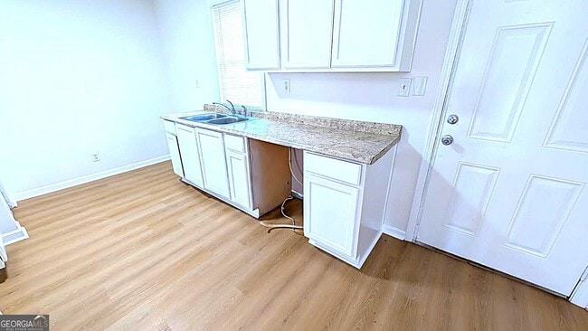 Photo - 1917 Baker Rd NW