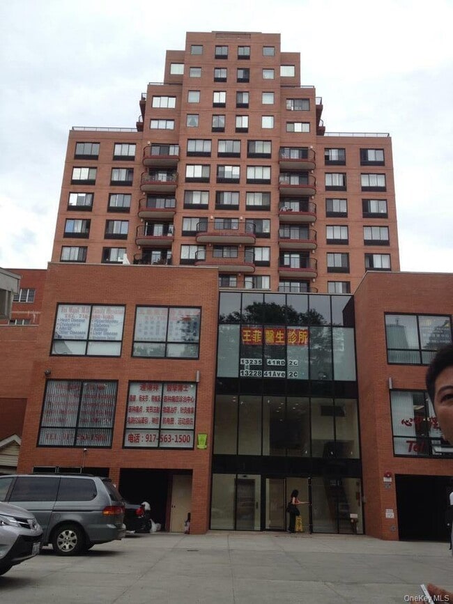 Building Photo - 132-35 Sanford Ave Unit 4