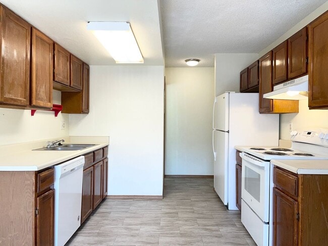 Photo - 3 Bedroom Unit Near Everything!!