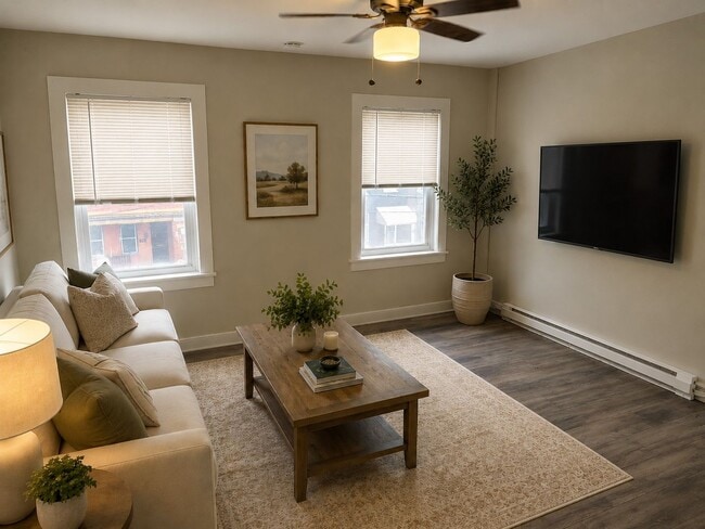 Building Photo - 512 W Orange St Unit #2