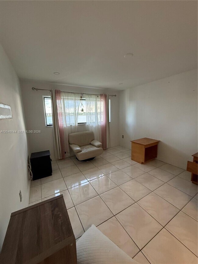 468 NE 206th Ln Unidad 203