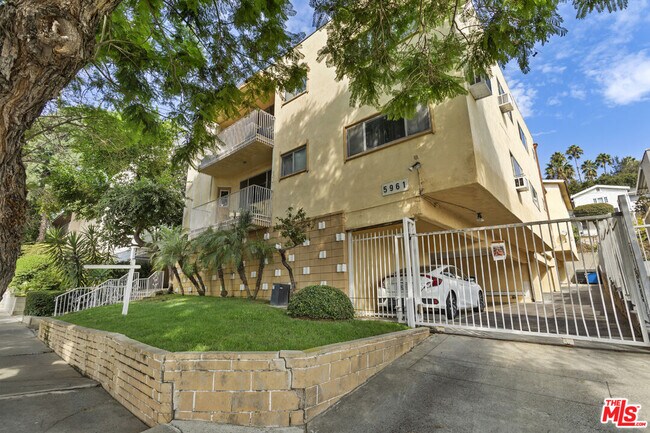 Photo - 5961 Chula Vista Way Unit 11