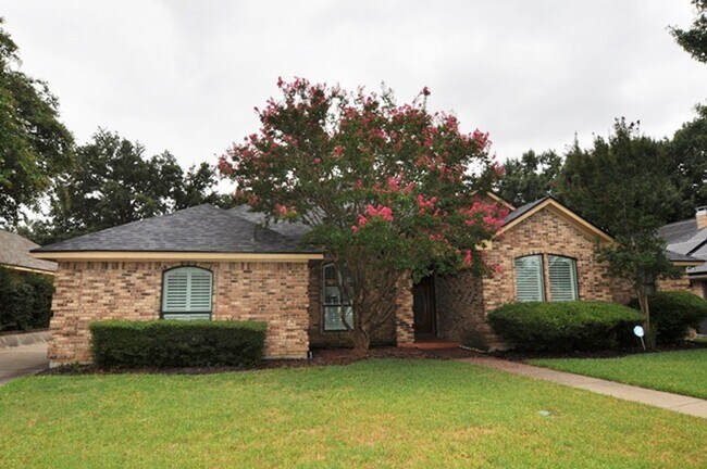 Fabulous custom home in Arlington! - Fabulous custom home in Arlington!