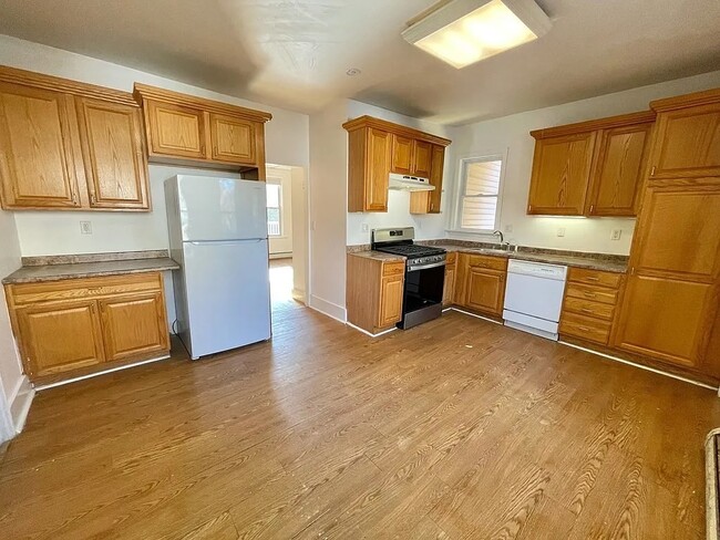 Building Photo - 90 Pierce St Unit 1