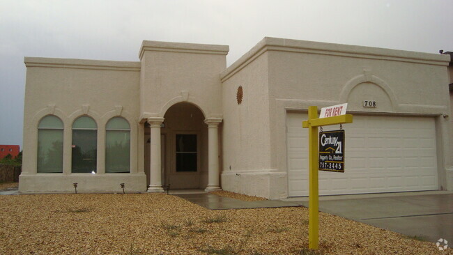 Building Photo - West El Paso 4 bed refrig A/C Home