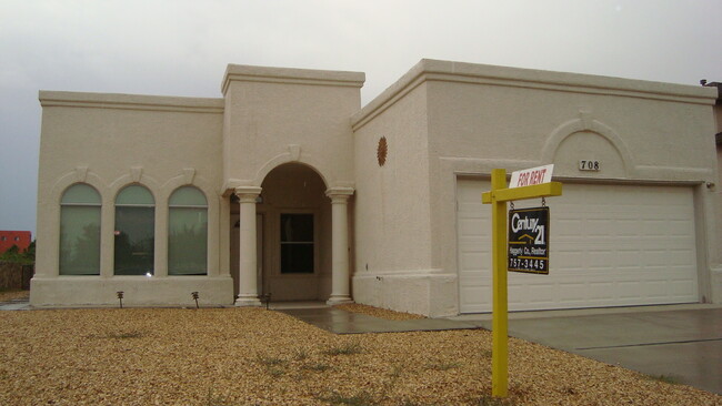 West El Paso 4 bed refrig A/C Home - West El Paso 4 bed refrig A/C Home