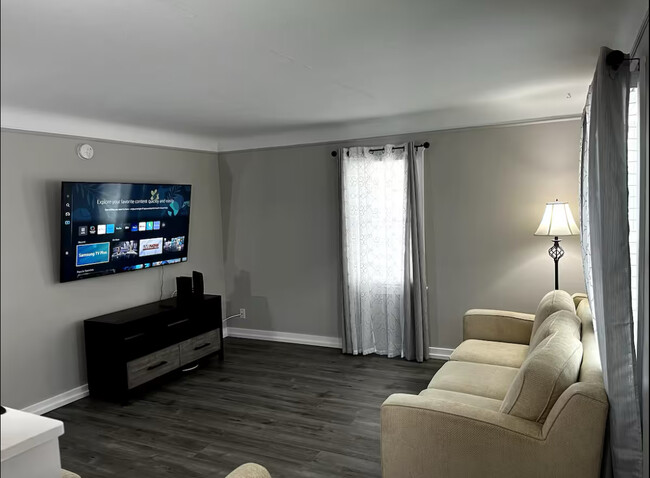 Photo - 326 W Bagley Rd