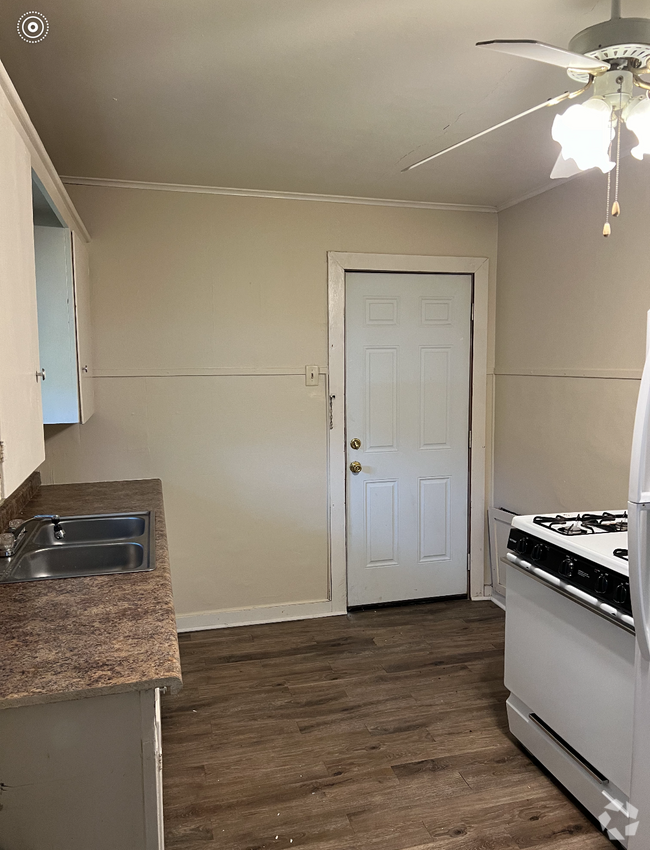 Building Photo - 701 16th St Rental