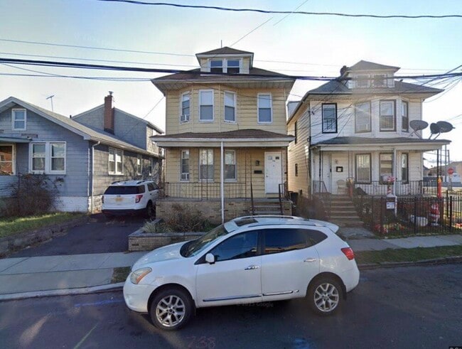 Building Photo - 738 Edgar Rd Unit 1