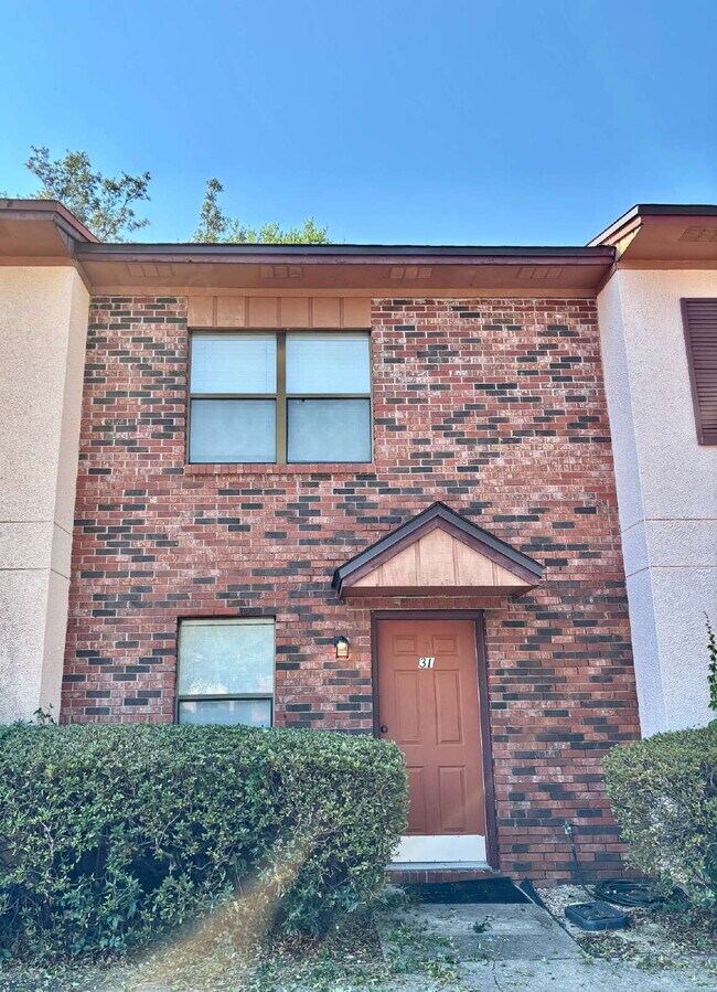 Building Photo - 696 Tyner St Unit 31