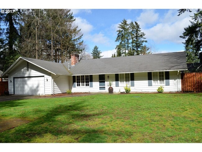 Quiet and Private Set in Forested Neighbor... - Quiet and Private Set in Forested Neighbor... House