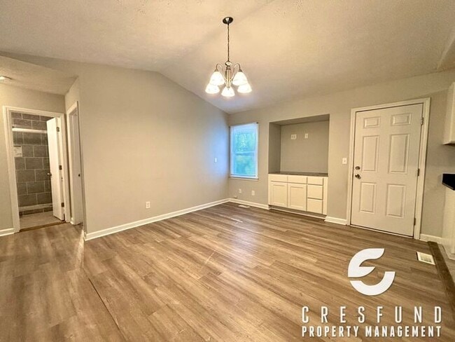 Photo - Coziest 3 Bed, 2 Bath - 15 MINUTES FROM YA...
