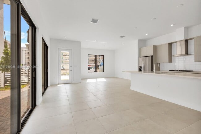 Photo - 8037 NW 42nd St