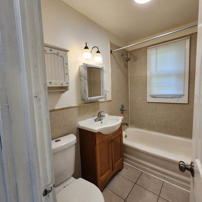 Building Photo - 27 Hillside Ave Unit 4 Rental