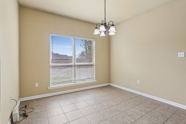 Photo - 17049 Jamestowne Dr