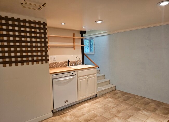 Photo - 309 NE Graham St Unidad B