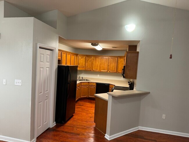 Photo - 1589 Quazar Rd