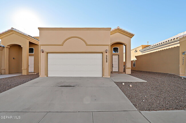 Building Photo - 3625 Grand Bahamas Dr