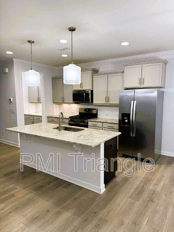 Photo - 156 Etteinne Garden Ln