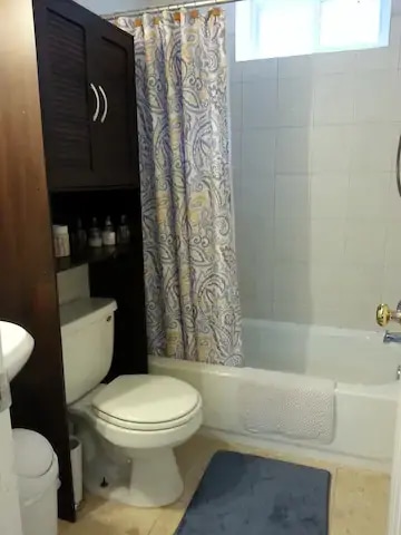 Full bathroom - 1619 45th St NW