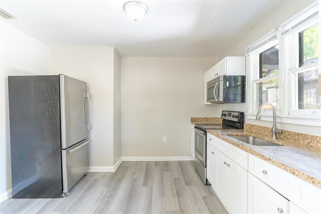 Photo - 106 Ave D SW