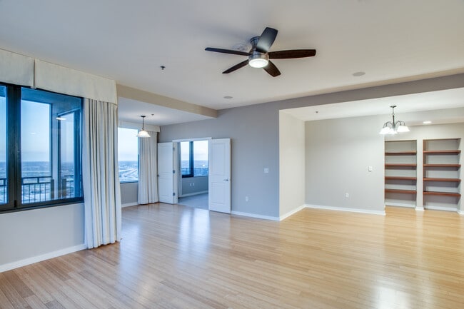 Photo - 1200 Main St Unidad 2512