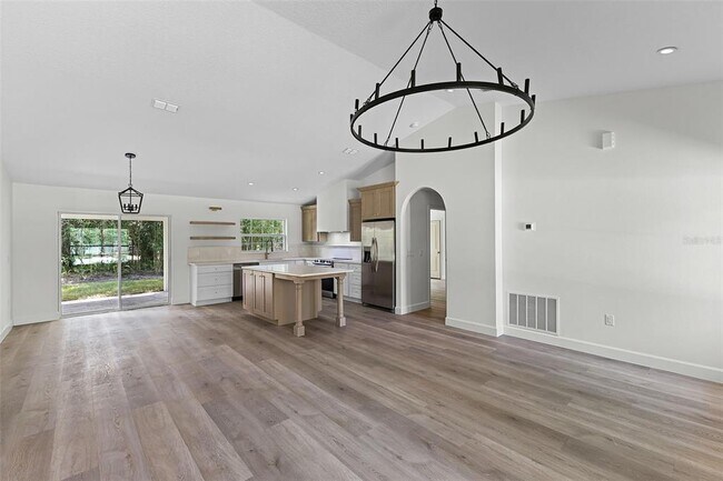320 KENORA Dr