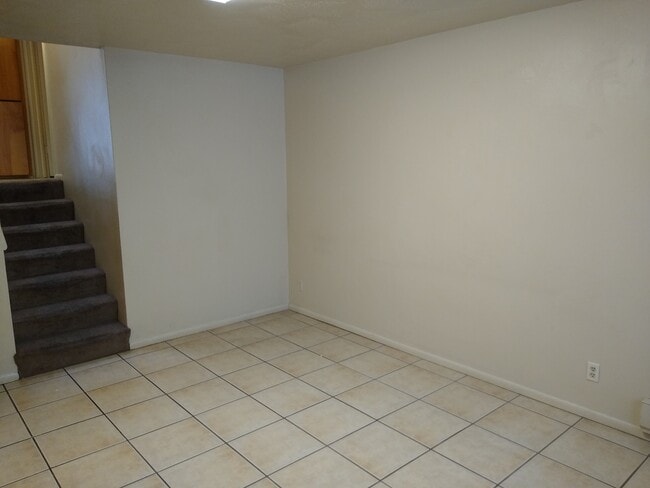 Photo - 171 College Way